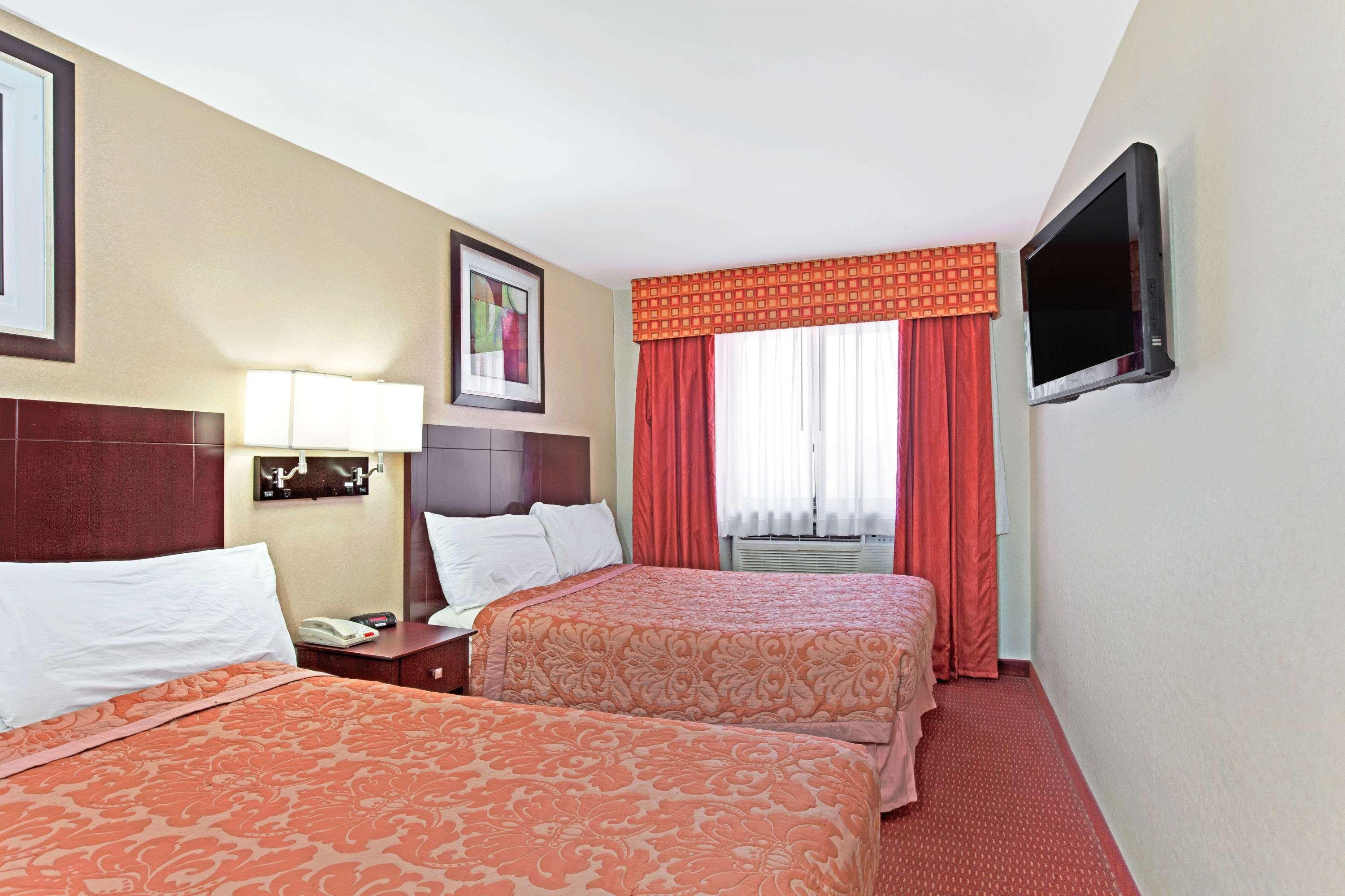 Super 8 By Wyndham Long Island City Lga Hotel New York Eksteriør billede