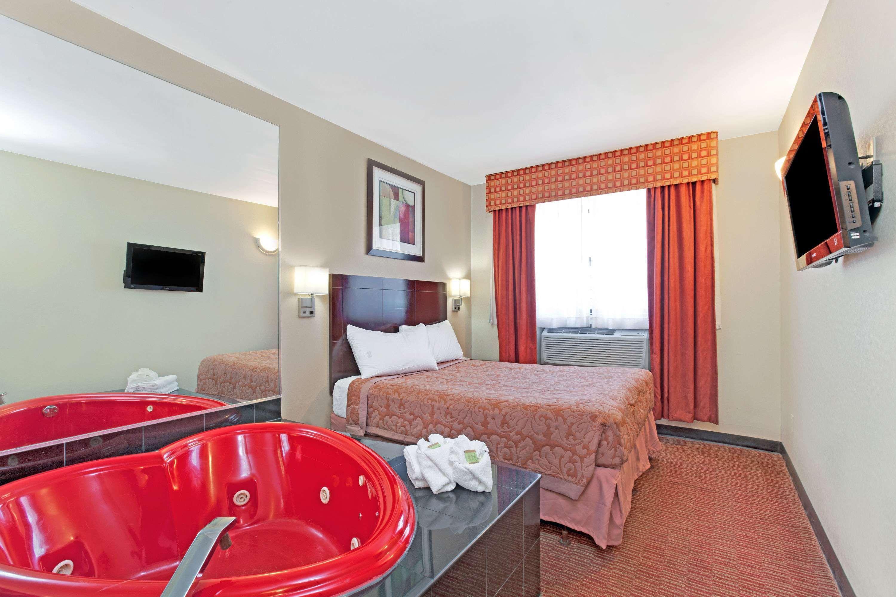Super 8 By Wyndham Long Island City Lga Hotel New York Eksteriør billede